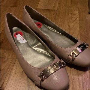Coach women’s nude/ tan/ light beige size 6 flats new with coach metal detail